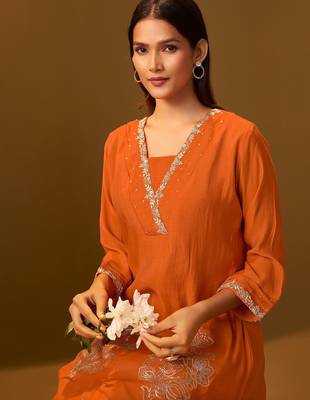 Ethnic Motifs Embroidered V-Neck Thread Work A-Line Kurta & Trousers 2