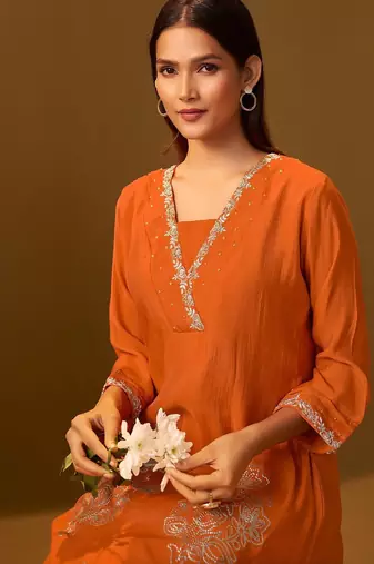Ethnic Motifs Embroidered V-Neck Thread Work A-Line Kurta & Trousers