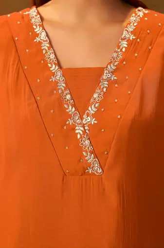 Ethnic Motifs Embroidered V-Neck Thread Work A-Line Kurta & Trousers