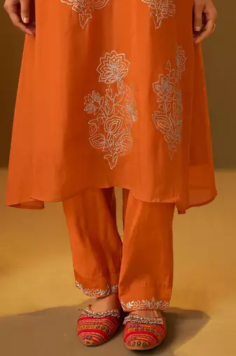 Ethnic Motifs Embroidered V-Neck Thread Work A-Line Kurta & Trousers