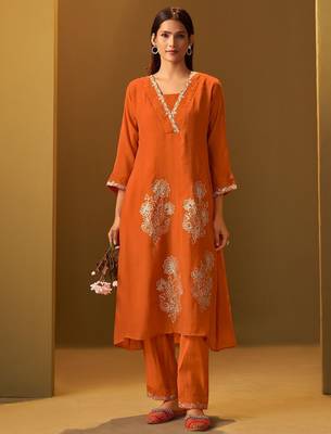 Ethnic Motifs Embroidered V-Neck Thread Work A-Line Kurta & Trousers 6