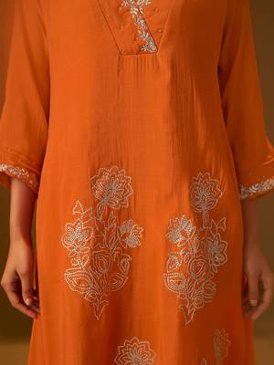Ethnic Motifs Embroidered V-Neck Thread Work A-Line Kurta & Trousers 7