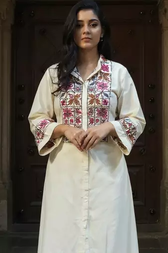 Women Floral Embroidered Regular Thread Work Kurta With Patiala