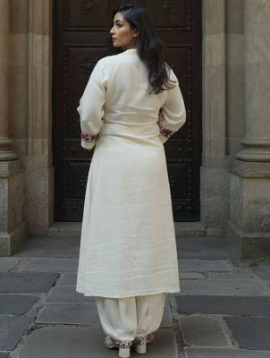 Women Floral Embroidered Regular Thread Work Kurta With Patiala 4
