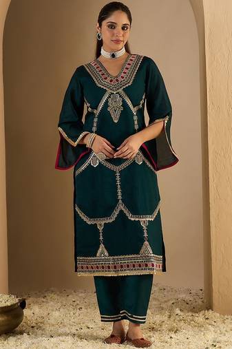 Women Ethnic Motifs Printed Kurta with Trousers