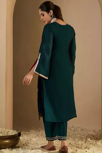 Women Ethnic Motifs Printed Kurta with Trousers