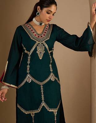 Women Ethnic Motifs Printed Kurta with Trousers 5