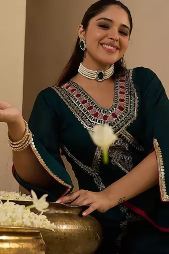 Women Ethnic Motifs Printed Kurta with Trousers