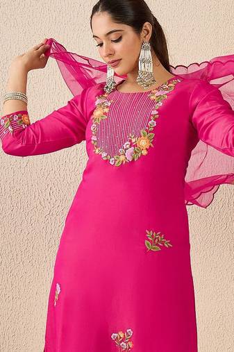 Women Floral Embroidered Regular Thread Work Kurta With Trousers & Dupatta
