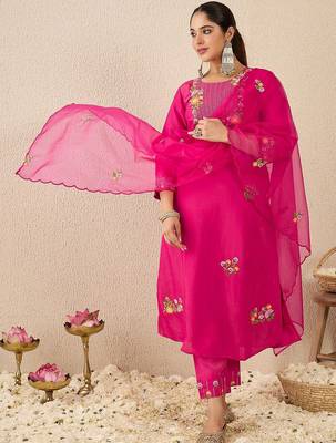 Women Floral Embroidered Regular Thread Work Kurta With Trousers & Dupatta 2