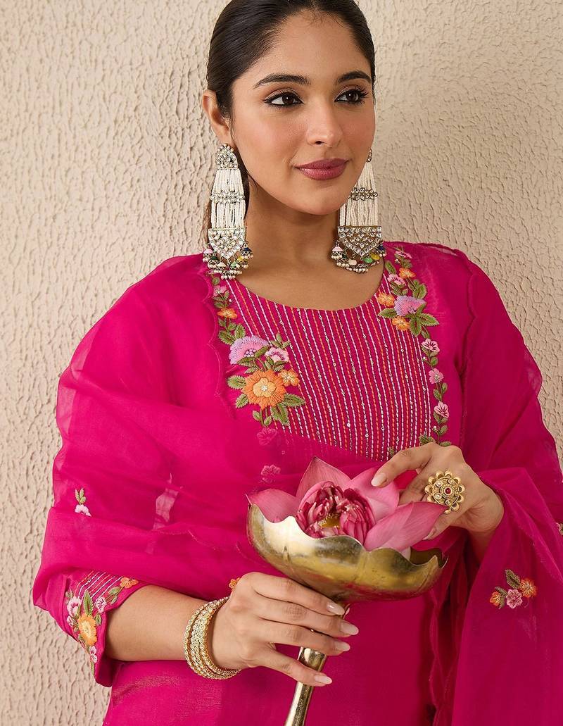 Women Floral Embroidered Regular Thread Work Kurta With Trousers & Dupatta