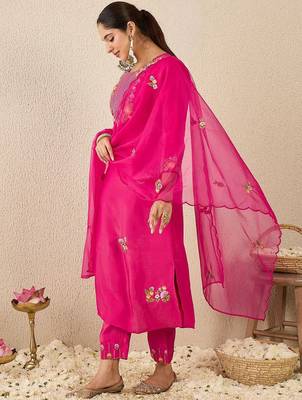Women Floral Embroidered Regular Thread Work Kurta With Trousers & Dupatta 4