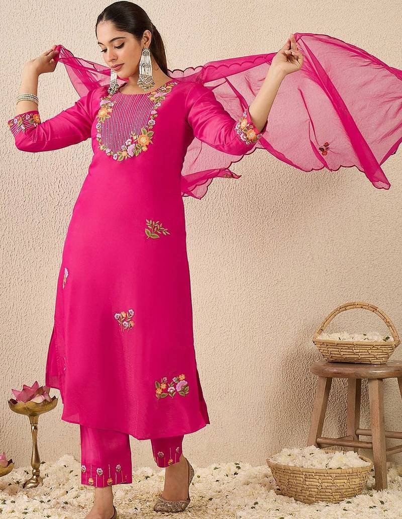 Women Floral Embroidered Regular Thread Work Kurta With Trousers & Dupatta