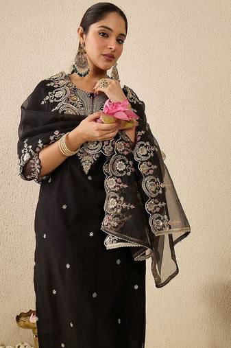 Ethnic Motifs Embroidered Thread Work Liva Straight Kurta With Trousers & Dupatta