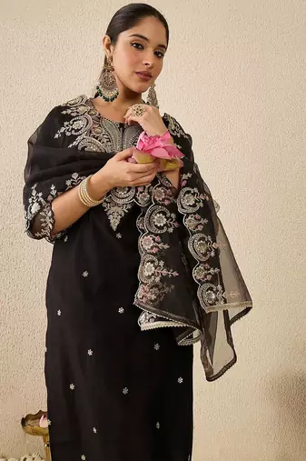 Ethnic Motifs Embroidered Thread Work Liva Straight Kurta With Trousers & Dupatta