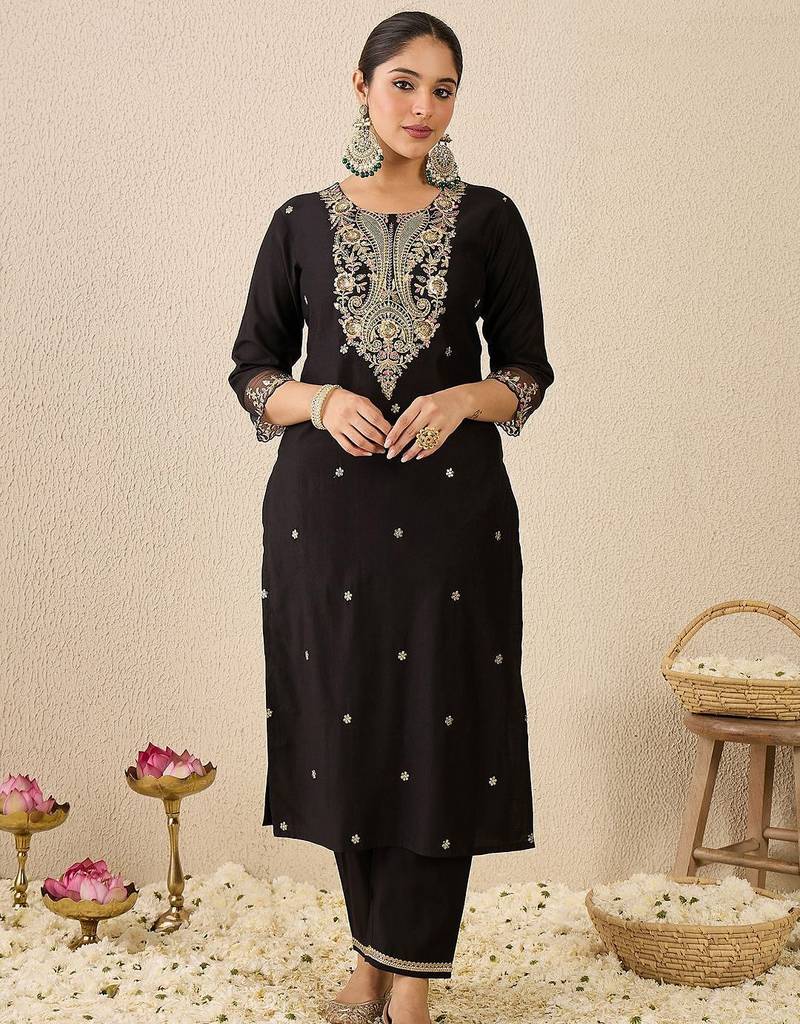 Ethnic Motifs Embroidered Thread Work Liva Straight Kurta With Trousers & Dupatta