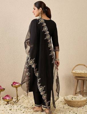 Ethnic Motifs Embroidered Thread Work Liva Straight Kurta With Trousers & Dupatta 5