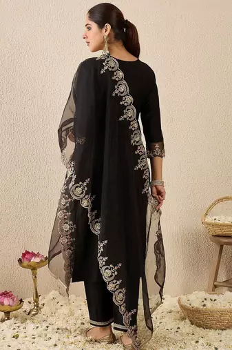 Ethnic Motifs Embroidered Thread Work Liva Straight Kurta With Trousers & Dupatta