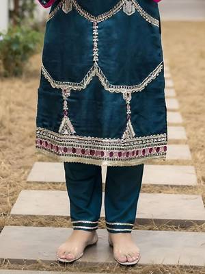 Ethnic Motifs Embroidered Straight Kurta With Trousers 2