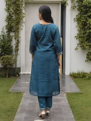 Ethnic Motifs Embroidered Straight Kurta With Trousers 3