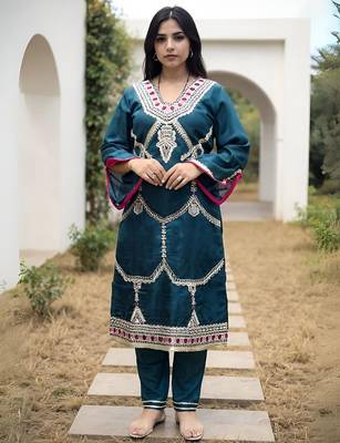Ethnic Motifs Embroidered Straight Kurta With Trousers 4