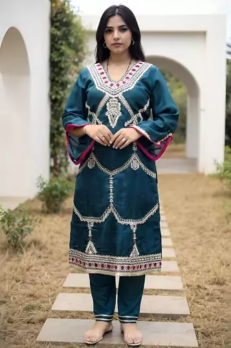 Ethnic Motifs Embroidered Straight Kurta With Trousers