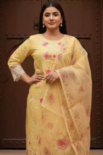 Women Floral Printed Regular Thread Work Kurta with Trousers & Dupatta