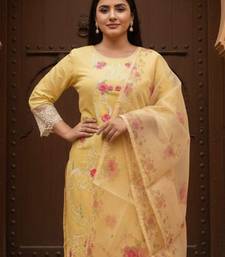 Women Floral Printed Regular Thread Work Kurta with Trousers & Dupatta