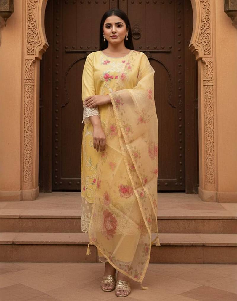 Women Floral Printed Regular Thread Work Kurta with Trousers & Dupatta