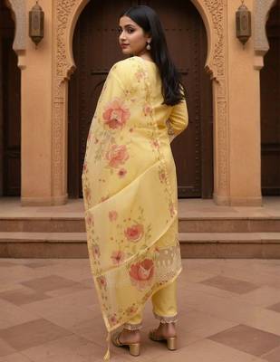 Women Floral Printed Regular Thread Work Kurta with Trousers & Dupatta 3