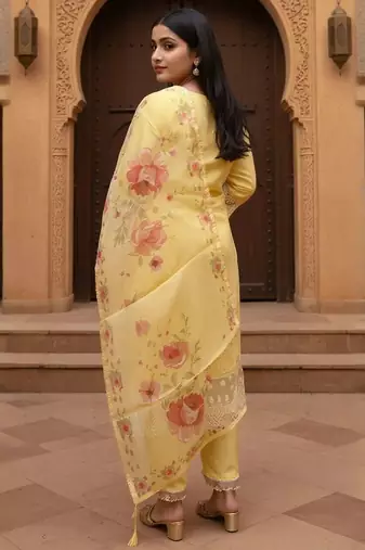 Women Floral Printed Regular Thread Work Kurta with Trousers & Dupatta