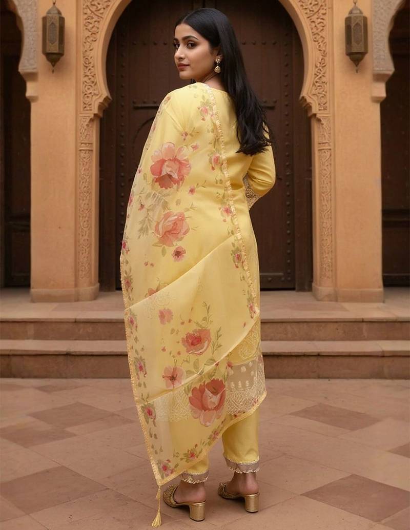 Women Floral Printed Regular Thread Work Kurta with Trousers & Dupatta
