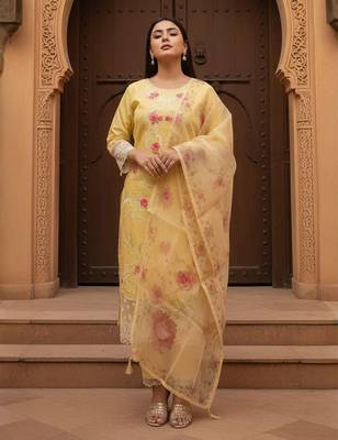 Women Floral Printed Regular Thread Work Kurta with Trousers & Dupatta 4
