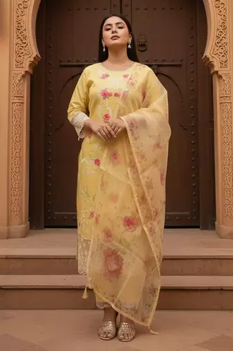 Women Floral Printed Regular Thread Work Kurta with Trousers & Dupatta