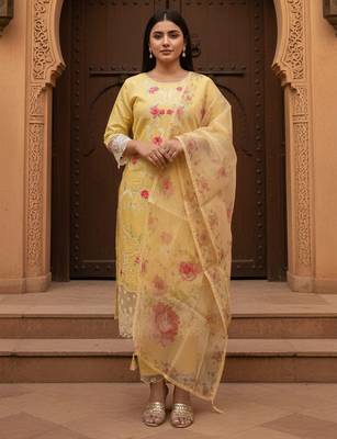 Women Floral Printed Regular Thread Work Kurta with Trousers & Dupatta 5