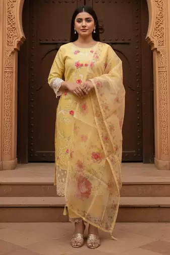 Women Floral Printed Regular Thread Work Kurta with Trousers & Dupatta