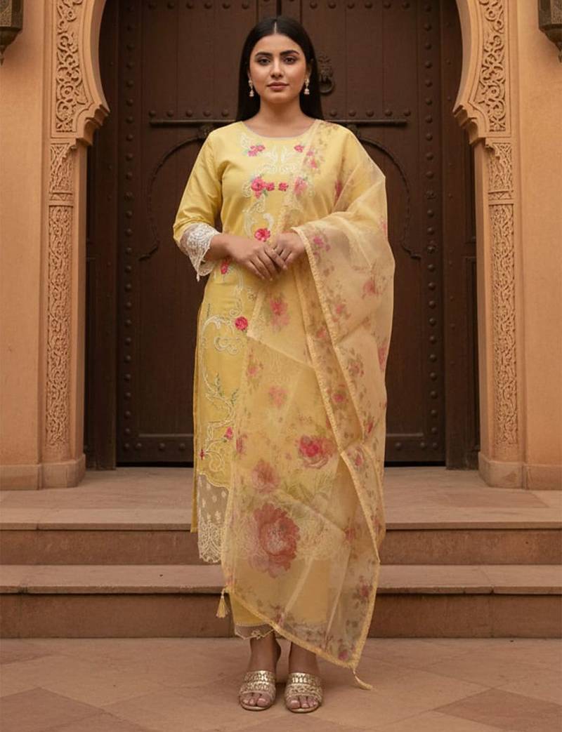 Women Floral Printed Regular Thread Work Kurta with Trousers & Dupatta