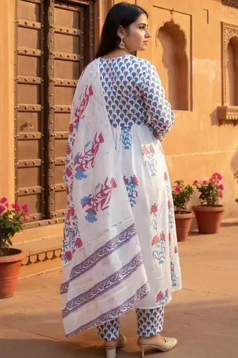 Women Floral Printed Empire Pure Cotton Kurta with Trousers & Dupatta