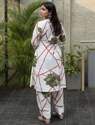 Women Floral Printed Regular Thread Work Pure Cotton Kurta with Trousers 4