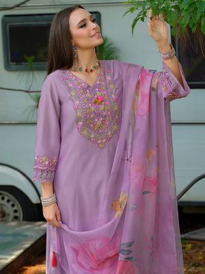 Floral Yoke Design V-Neck Thread Work Straight Kurta With Trousers & Dupatta 1
