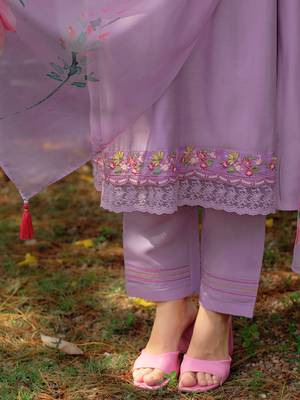 Floral Yoke Design V-Neck Thread Work Straight Kurta With Trousers & Dupatta 6