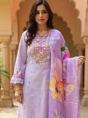 Women Floral Embroidered Regular Thread Work Kurta with Trousers & Dupatta 1