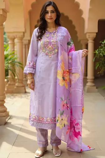 Women Floral Embroidered Regular Thread Work Kurta with Trousers & Dupatta