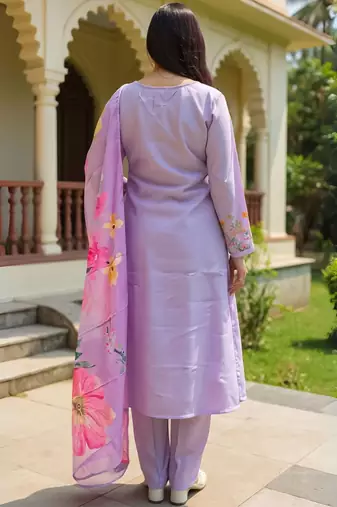 Women Floral Embroidered Regular Thread Work Kurta with Trousers & Dupatta