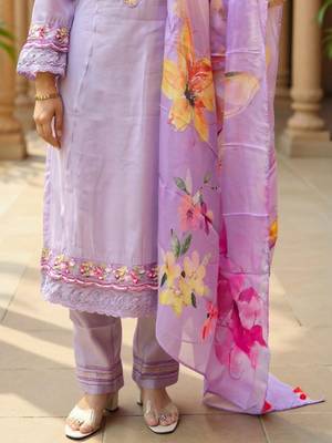 Women Floral Embroidered Regular Thread Work Kurta with Trousers & Dupatta 5
