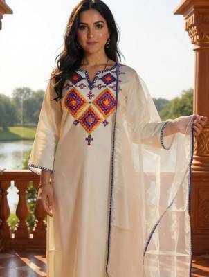 Women Embroidered Regular Thread Work Liva Kurta with Trousers & Dupatta 1