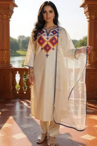 Women Embroidered Regular Thread Work Liva Kurta with Trousers & Dupatta