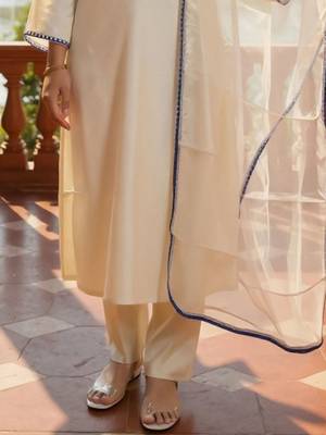 Women Embroidered Regular Thread Work Liva Kurta with Trousers & Dupatta 6