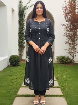 Women Ethnic Motifs Embroidered Cotton A-Line Kurta with Trousers 1