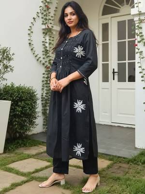 Women Ethnic Motifs Embroidered Cotton A-Line Kurta with Trousers 3
